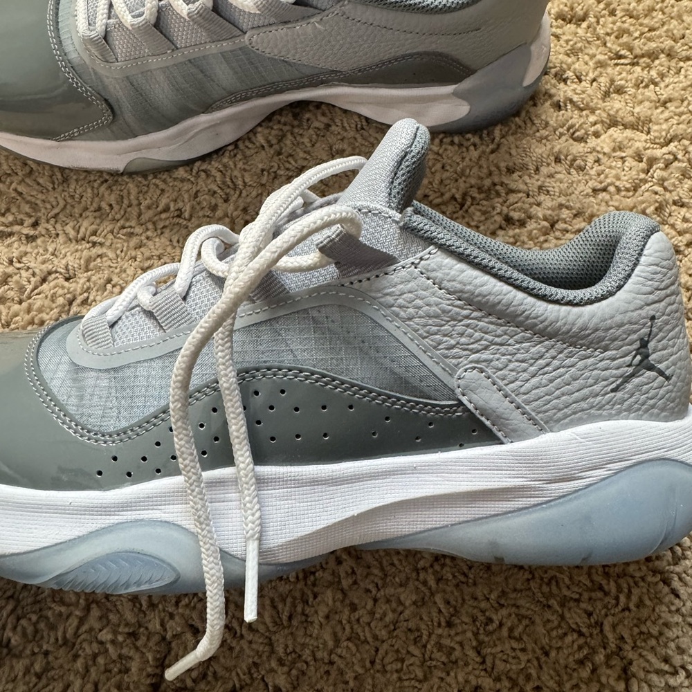 Nike Jordans 11 CMFT Low Men’s Sneakers - Picture 4 of 12